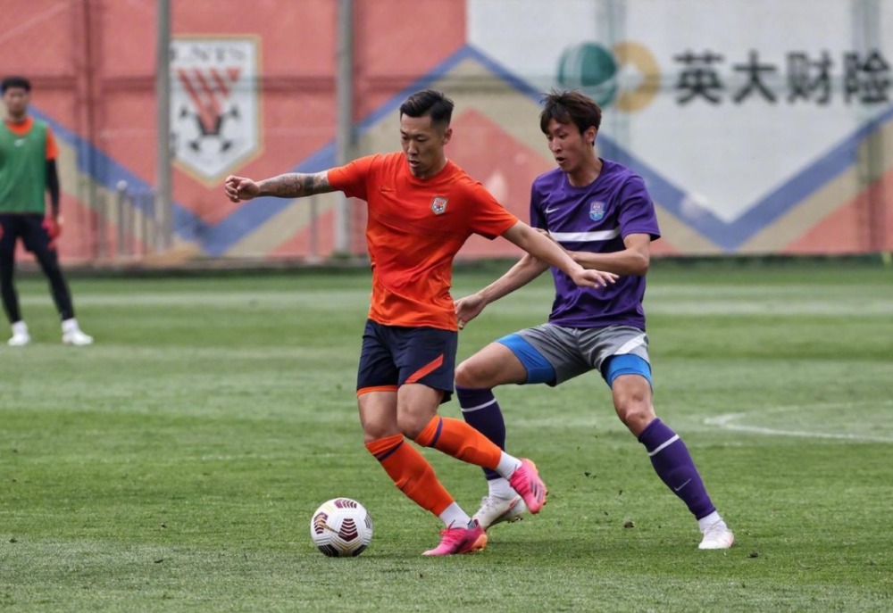 关于清晨中超焦点战；勒沃库森状态回暖；压力陡增；赛程密集仍需轮换的信息