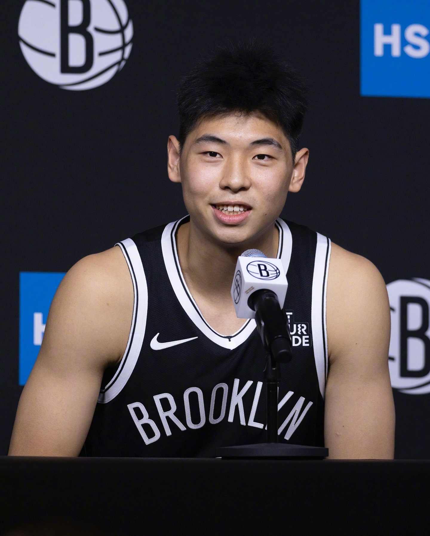 包含布鲁克林篮网内部会议纪要流出——今晚绝杀压哨，欧联使命明确，年轻球员得到机会的词条